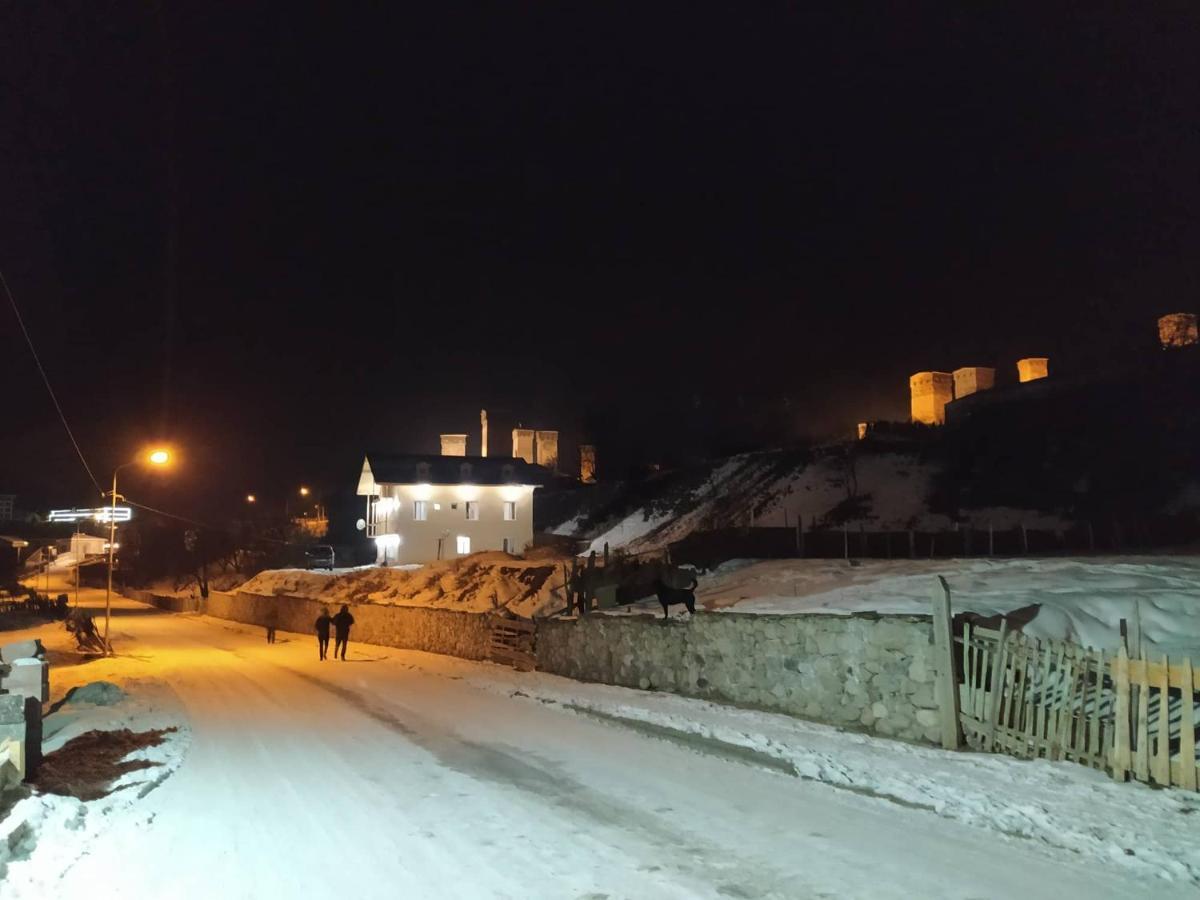 Гостевой дом Ратиани Местия Экстерьер фото