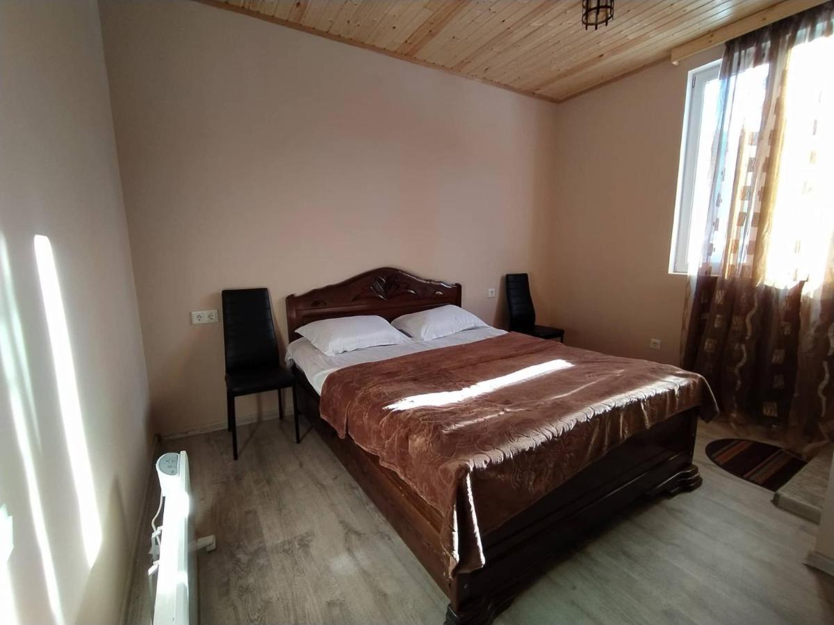 Гостевой дом Ратиани Местия Экстерьер фото