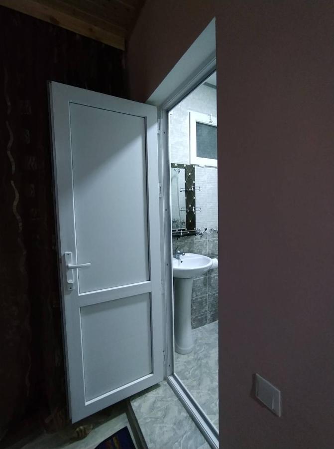 Гостевой дом Ратиани Местия Экстерьер фото