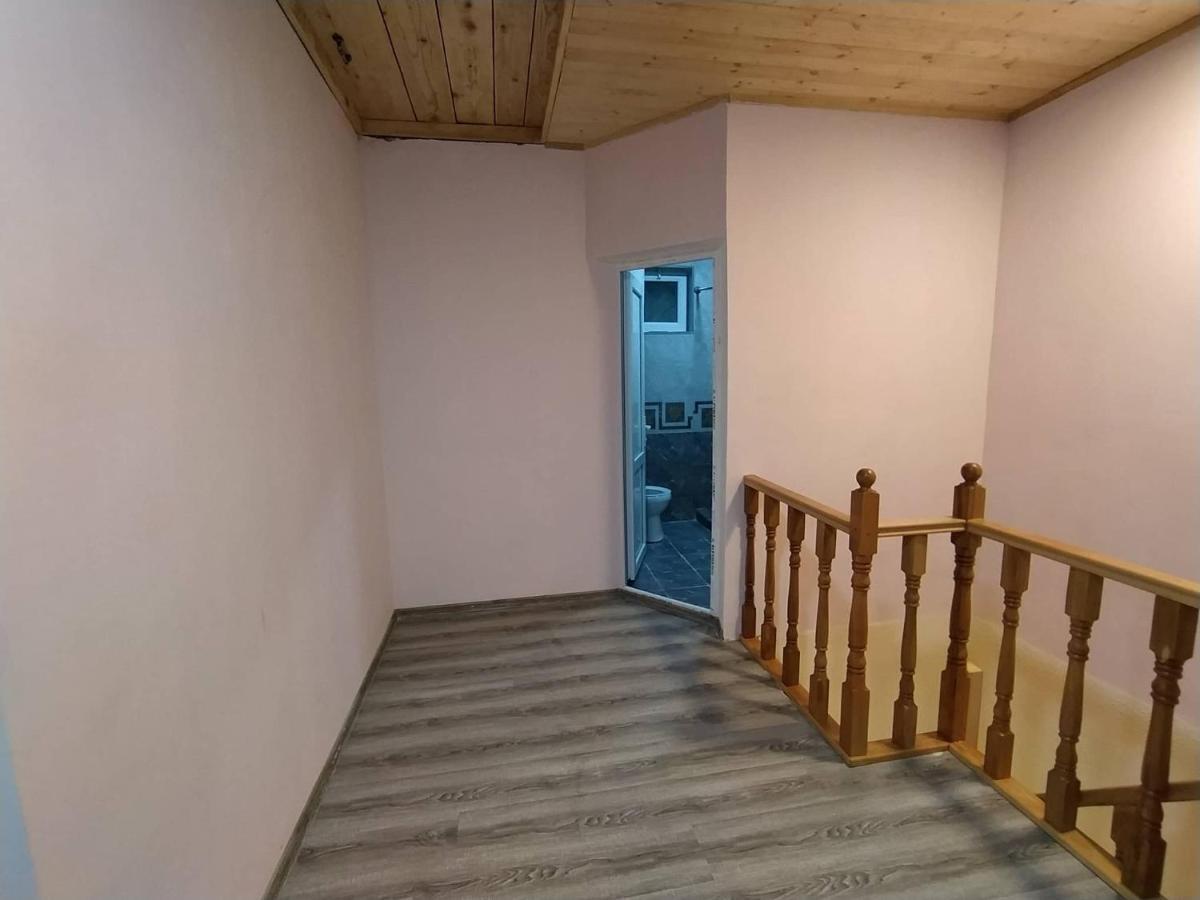 Гостевой дом Ратиани Местия Экстерьер фото